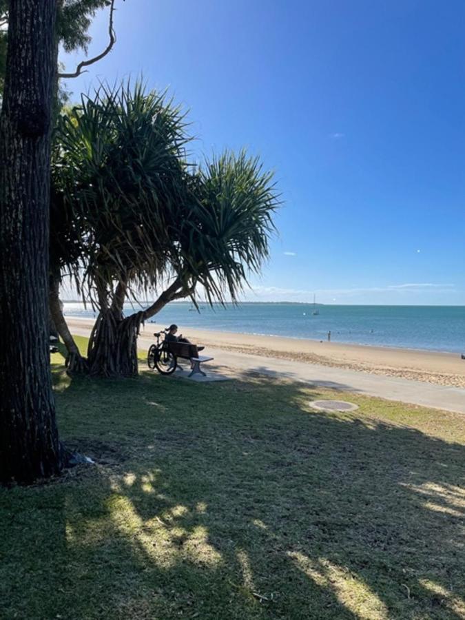 Pet Friendly Cottage In Torquay - Hervey Bay 430M Or 5 Min Walk To Dog Friendly Shelly Beach Exterior photo